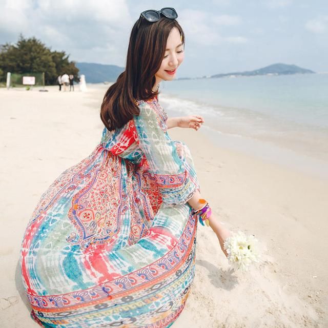 海滩比基尼早过时了,如今流行新款“海滩裙”,媳妇穿了美了十倍