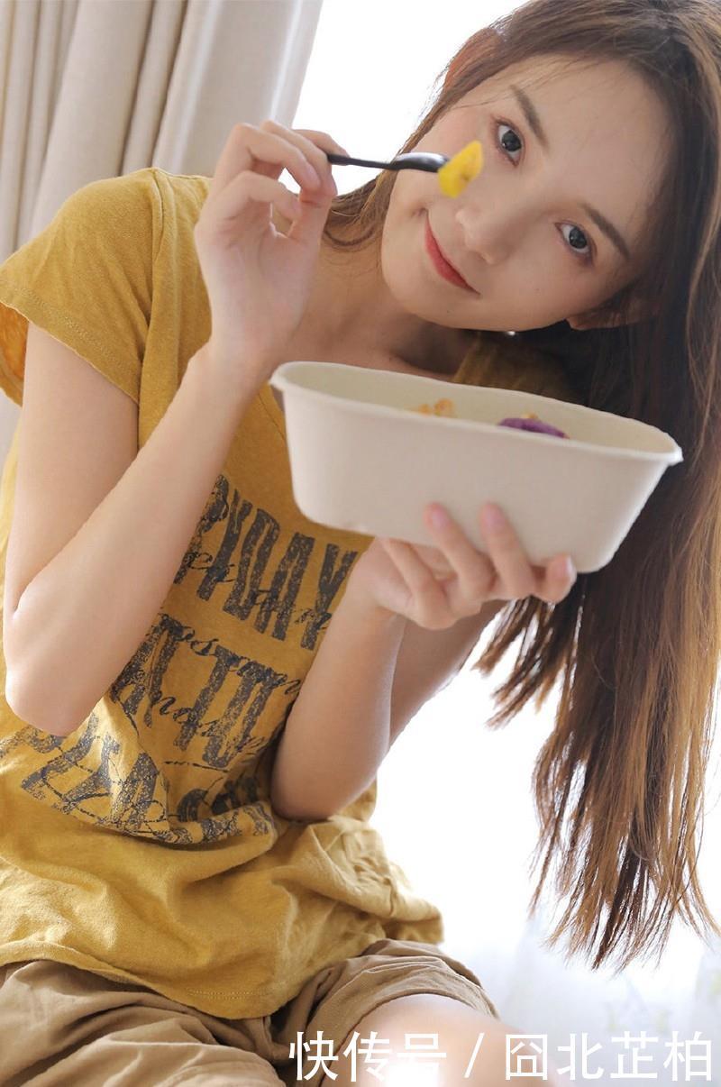  #美女#黄色上衣的长发美女
