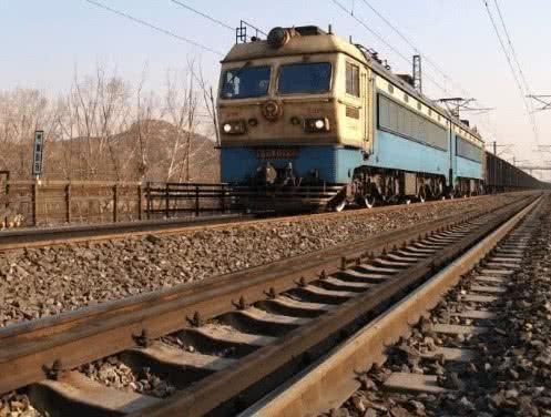  「不锈钢」为什么火车铁轨采用会“生锈”的钢铁，却不用不锈钢