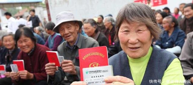 2018年养老金上涨，你能涨多少钱对照公式一起算一算