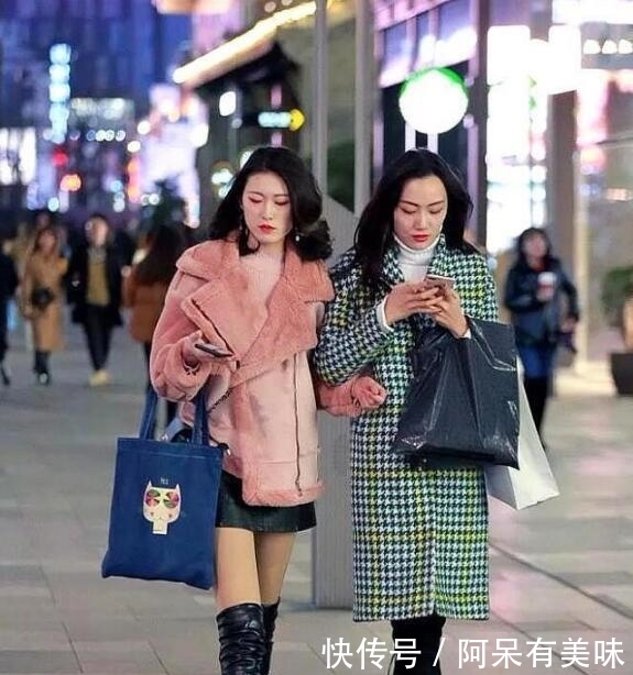 「 美女」来自大草原的高跟脚，酷雅又脱俗，街拍美女