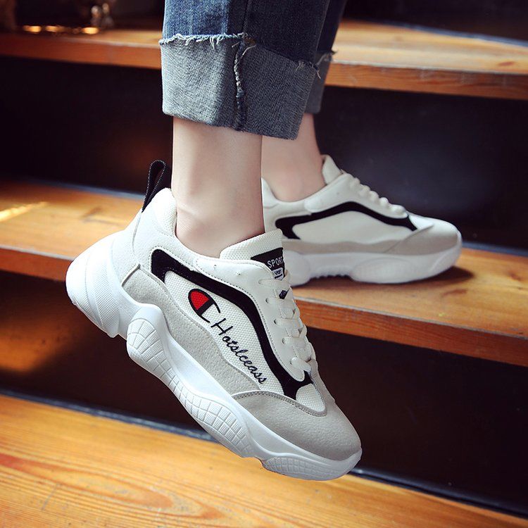 矮个子媳妇从不穿累脚的高跟鞋，只穿这种鞋子，一样洋气有女人味