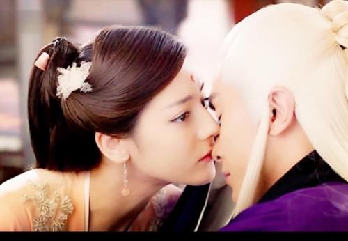 「凤九」有七个男人喜欢凤九,其中帝君和司命真心可鉴,最后一个被遗忘了