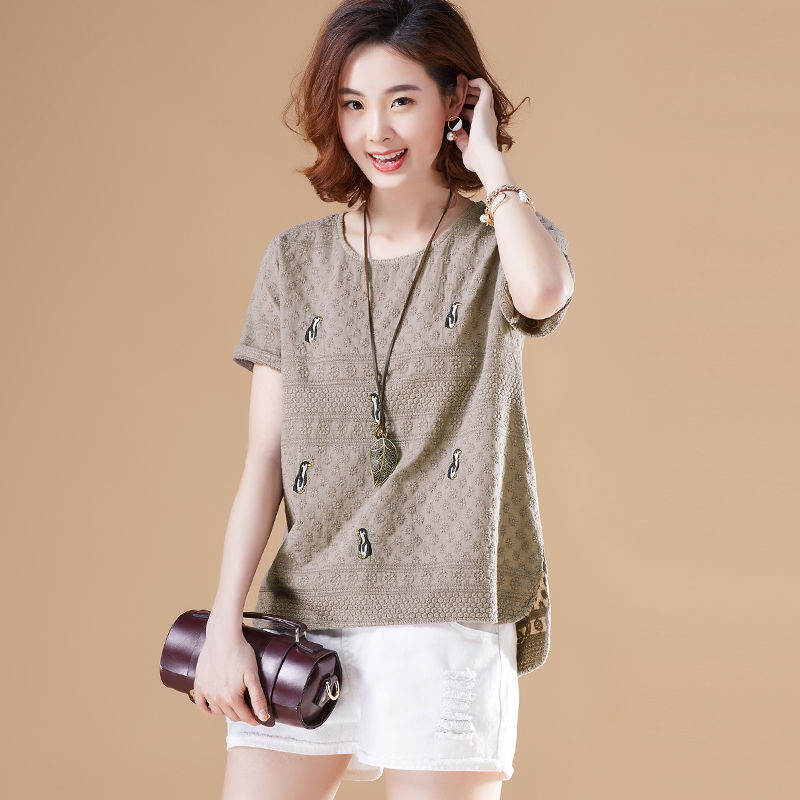 别穿连衣裙了，夏主流T恤+短裤，洋气女人见了挪不动眼，忒着迷