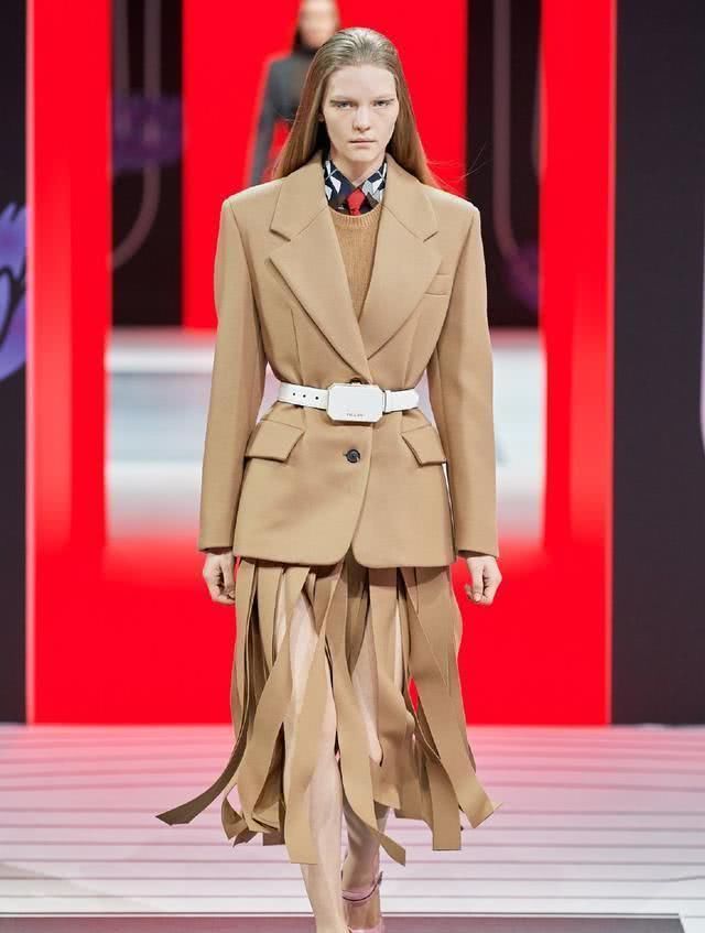  【气质】打造气质优雅“女神”，换上时髦的流苏裙，这三种出街格外吸睛
