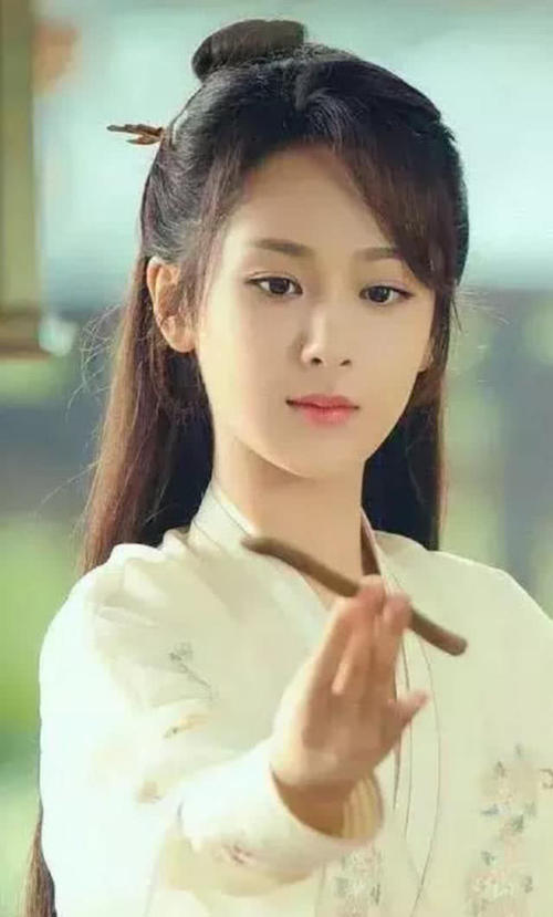 《香蜜沉沉烬如霜》杨紫十六套衣服，第九套最美，最后一套最朴素