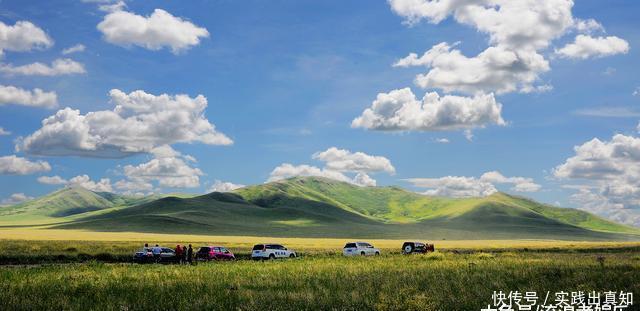 内蒙古最著名的大草原，这里河流蜿蜒牛羊成群，蓝天碧草一望无际