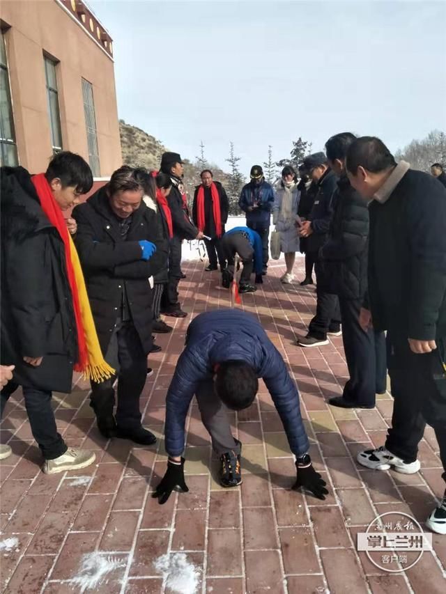 千名游客马蹄寺景区“踏雪游”