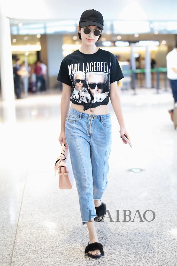 Baby大秀身材，运动潮搭竟靠它?