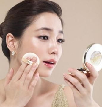 化妆要先遮瑕还是上粉底?难怪“化妆丑”,原来我涂反了多年