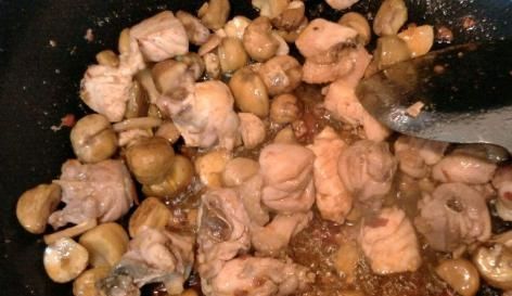  【板栗烧鸡】板栗搭配鸡肉，无敌美味回味一整天！