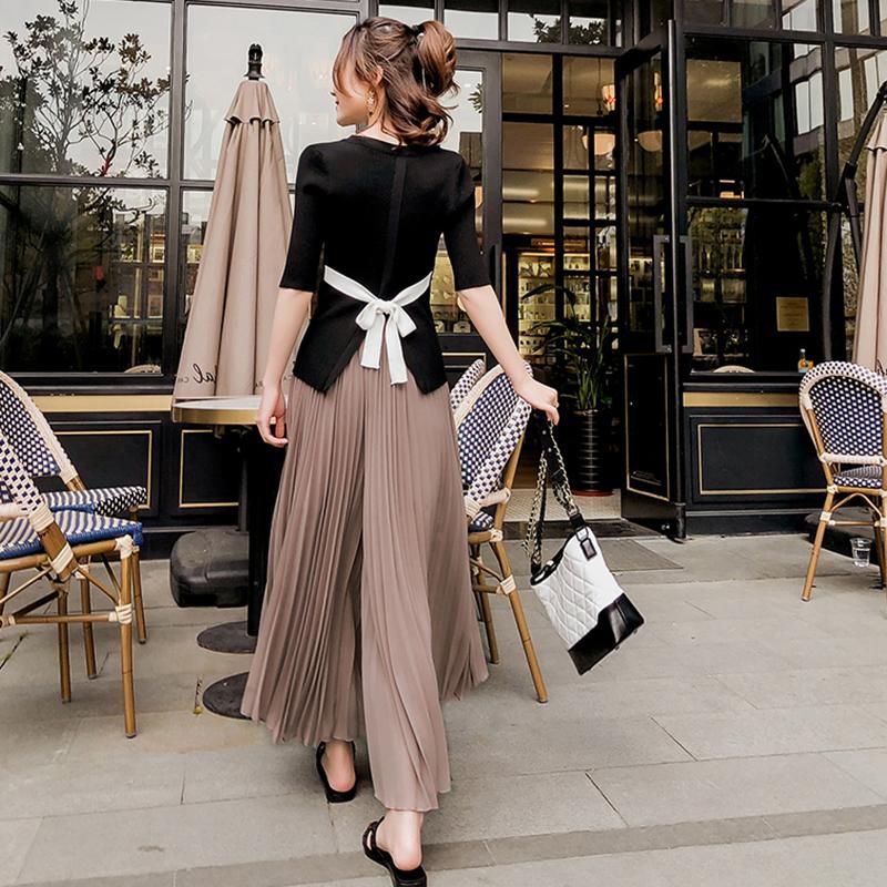 出门旅游穿裙装太麻烦!今年巨流行的气质套装，上身遮肉又洋气