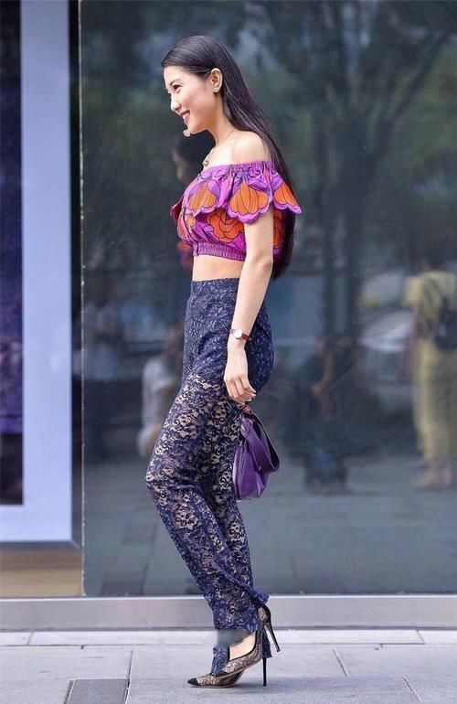  纹饰|妹子嫌裤子不够炫，就“贴上”一层花纹，还能大步流星