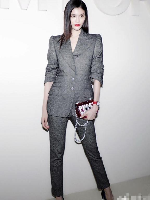 张钧甯景甜何穗孟美岐亮相纽约时装周, 罕见同框, 网友: 差距真大