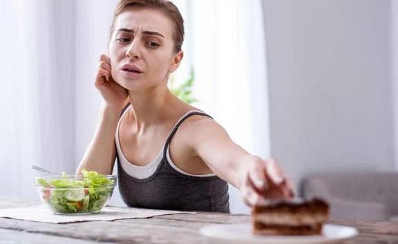 花30万饿死癌细胞，这“辟谷”如何成为当下最大养生骗局？网友：