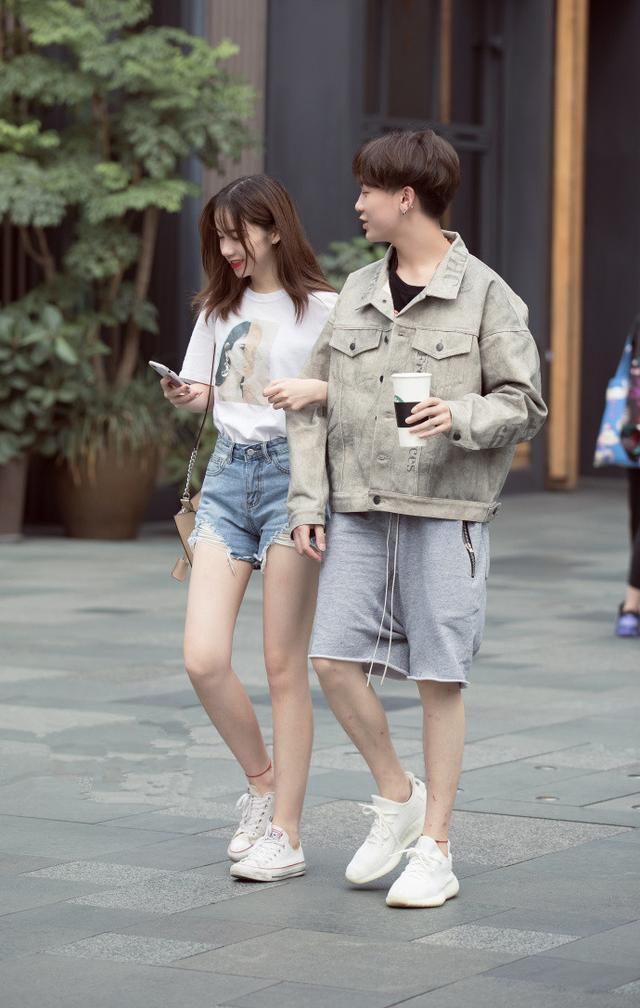 偶遇美女，纯真靓丽打扮整洁，真是美如画！