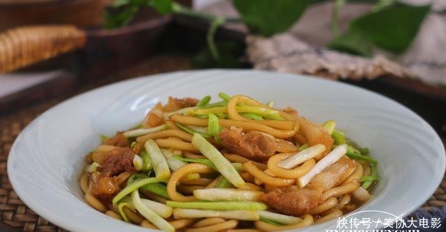 【冬天】冬天最该吃的菜,下饭杀菌,遇热即熟,和粉条一起烧,给啥也不换!
