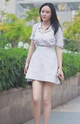 「清爽」白色细条纹连衣裙,素雅清爽,尽显气质女神的自信与温柔