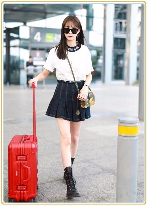 董洁是有多嫩？38岁穿百褶裙美成初恋，撞上29岁沈梦辰都一点没输