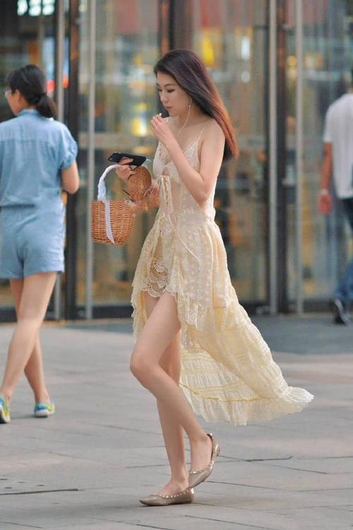 街拍 出场就称霸一条街，图一图七美女姐姐实力让人无话可说！