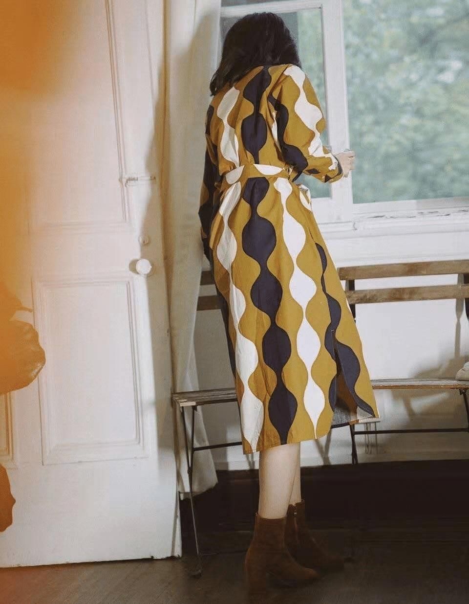 #博主#三木果然是“气质博主”,撞色连衣裙配牛仔外套,高级又时髦