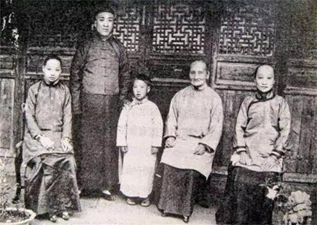  【鲁瑞】鲁迅母亲有多时尚？剪短发、穿旗袍、撑洋伞、带有色眼镜