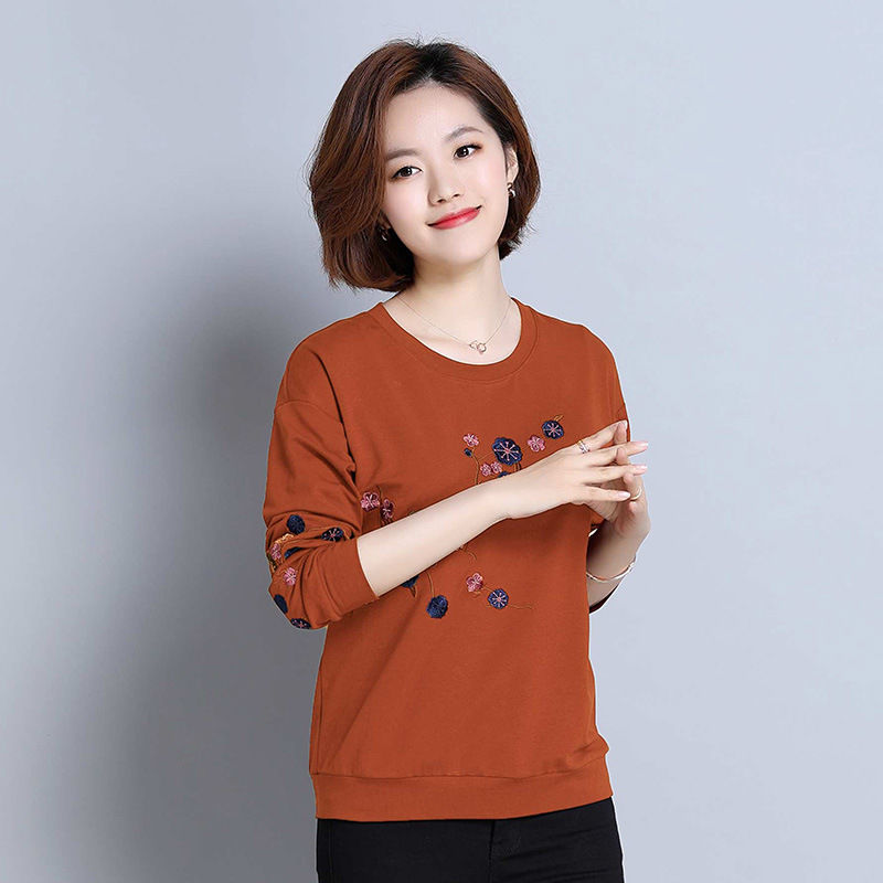 女人一旦40，再不打扮就显老，试试小衫+萝卜裤，洋气减龄美爆