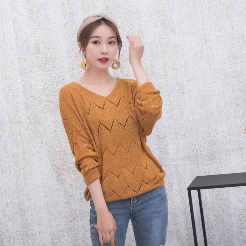 女人到了三十，别穿得太幼稚，这几款秋装小衫，显得娇小可人