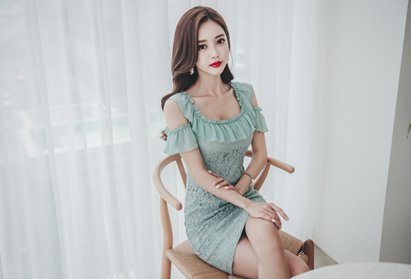 女神孙允珠,龙井翠芽田园油绿百褶雕花裙