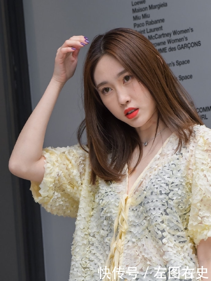 姑娘■街拍小姐姐：姑娘的打扮和化妆发型都是一顶一的组合