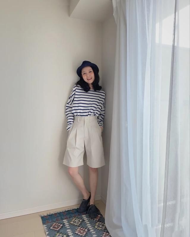 老气■用条纹打破老气感,让你变时髦精,这才是基础款单品的打开方式