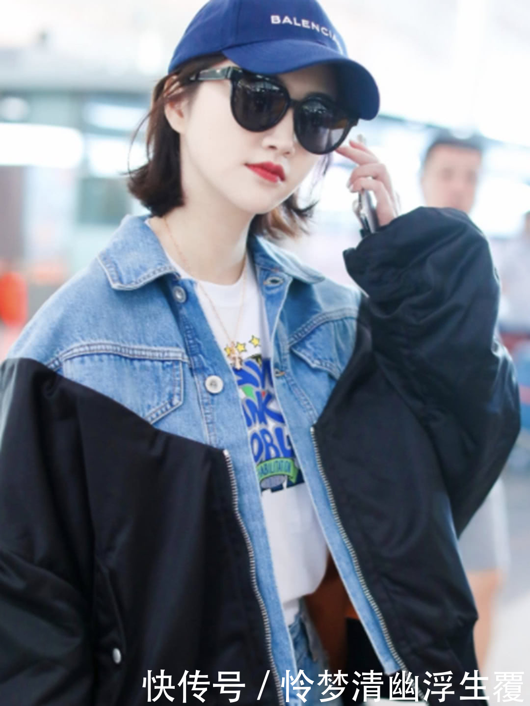 景甜胆真大！为秀长腿穿“巴掌大”短裤走机场