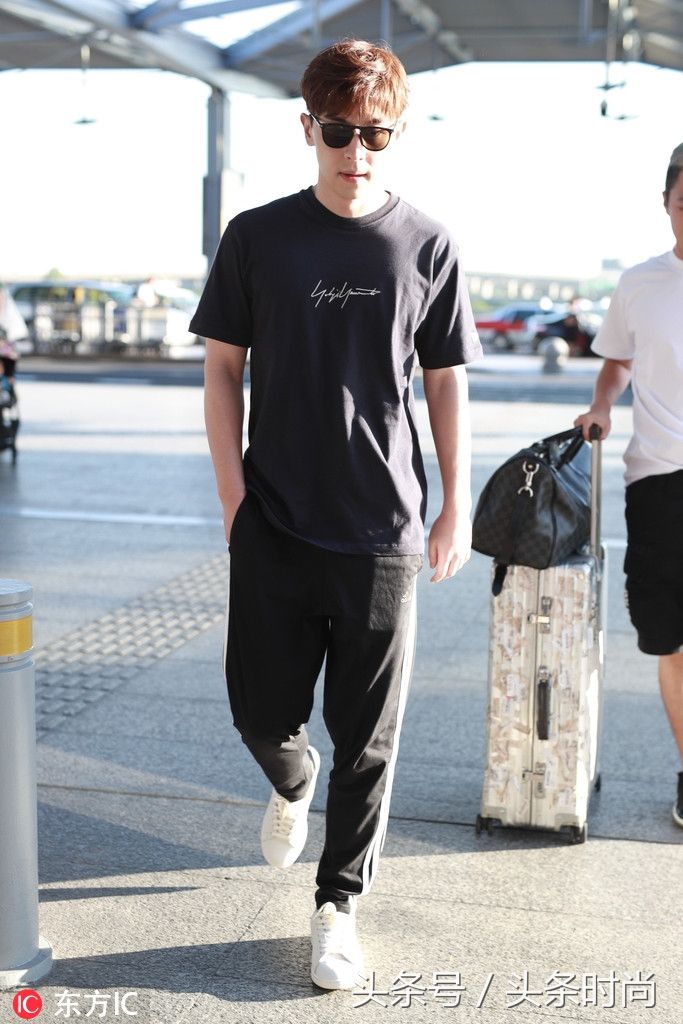 9月开学季来了!当年的那套校服竟然成为网红款