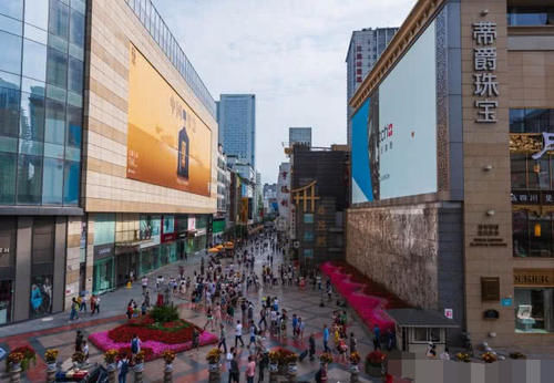 四川省最繁华的步行街——成都春熙路