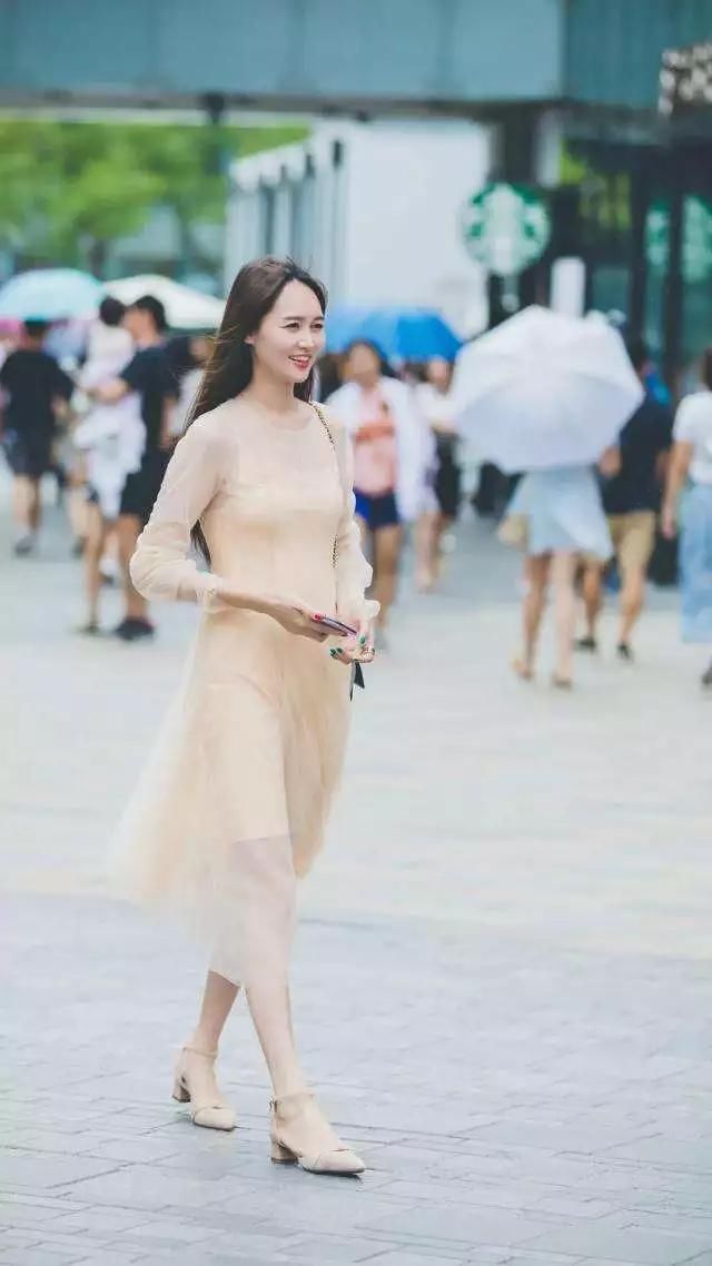  【蕾丝】蕾丝搭配高跟鞋，总能碰撞出时尚的火花