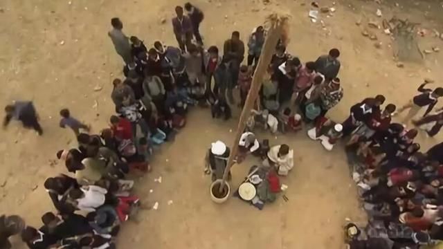 印度绳技“神仙索”，3次警告无果后孩子消失在云端，原理成谜