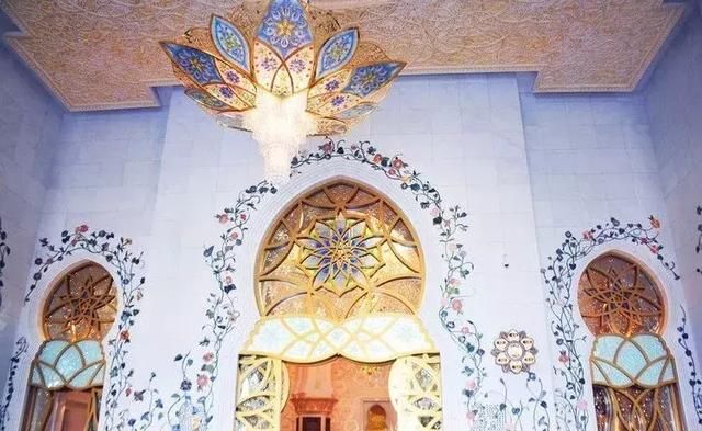 世界上最奢华的清真寺，用了46吨黄金，总造价超过380亿！