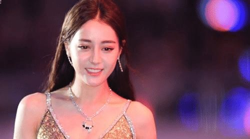程潇■当21岁程潇撞上27岁迪丽热巴,网友:同穿鱼尾裙,却根本没法比!