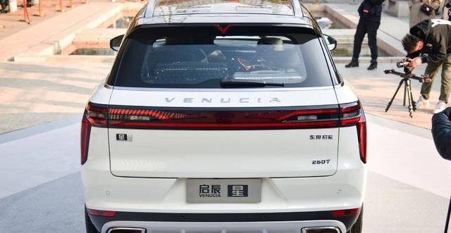 「采用」这款SUV即将上市,轴距超2米75,1.5T+48V轻混190马力,油耗6.1L