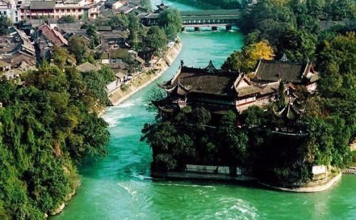 去过青城山的人,一定不放过都江堰,为何如此吸引游客?