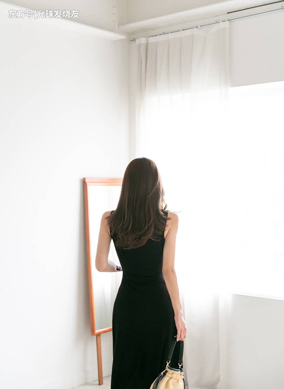 孙允珠纳米乌黑绸缎波西米亚裙