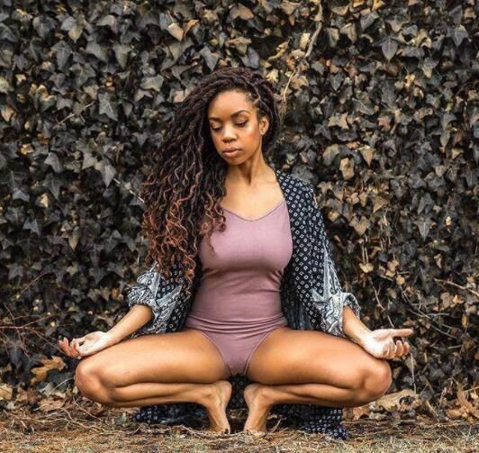 猪哥瑜:把这5个瑜伽动作练好，告别大象腿，让你轻轻松松做女神