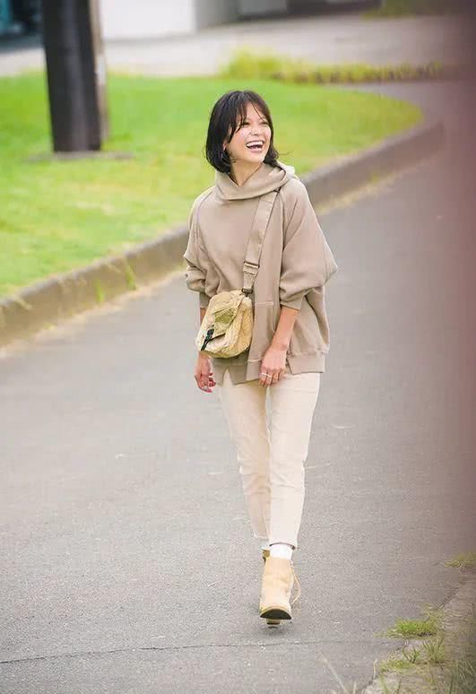 『伊藤真知』他们的基础款也不一般 每一件都能穿很多年