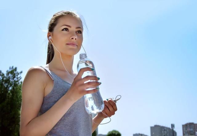 在家原地跑步和室外跑步区别 原地跑步有什么危害