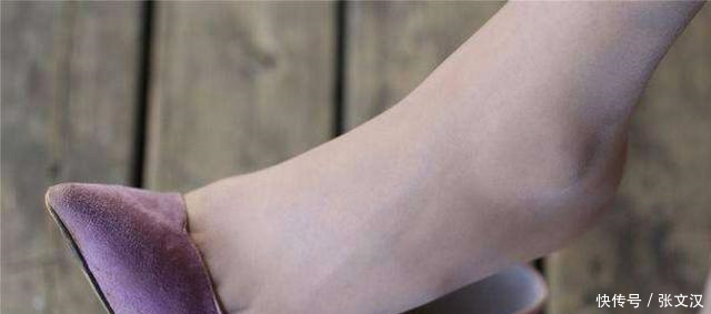 一个女人如果没有一双高跟鞋，就像句子没有动词一样