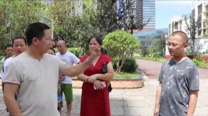 住了两年“泡沫”房子?业主集体维权:整改可以，但请改到满意为止