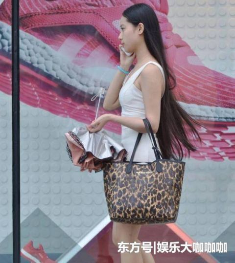 \"l5\": \"街拍:美女穿出清爽也是美\"街拍:名嫒美姝的小姐姐,一条红色的连衣裙,时尚清爽气质迷人