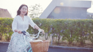  碎花■春夏季节最爱碎花裙的美，选择这5款不会穿出大妈感！