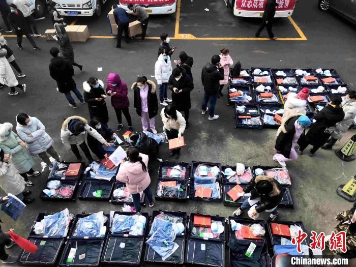  出征■近700名山东医护人员再“出征” 增援湖北重症病区