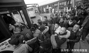 #多达#火车上的乘客多达几千人,到饭点为何几乎没有买盒饭难道不饿吗